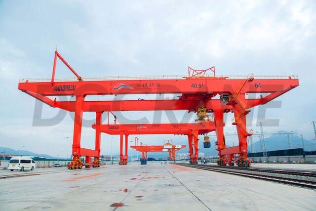 6 Lanzhou International Port Rail-gemonteerde portaalkranen