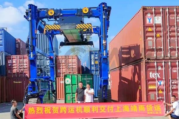 8 Shanghai Straddle Carriers