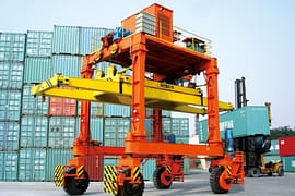 8 Straddle Carriers