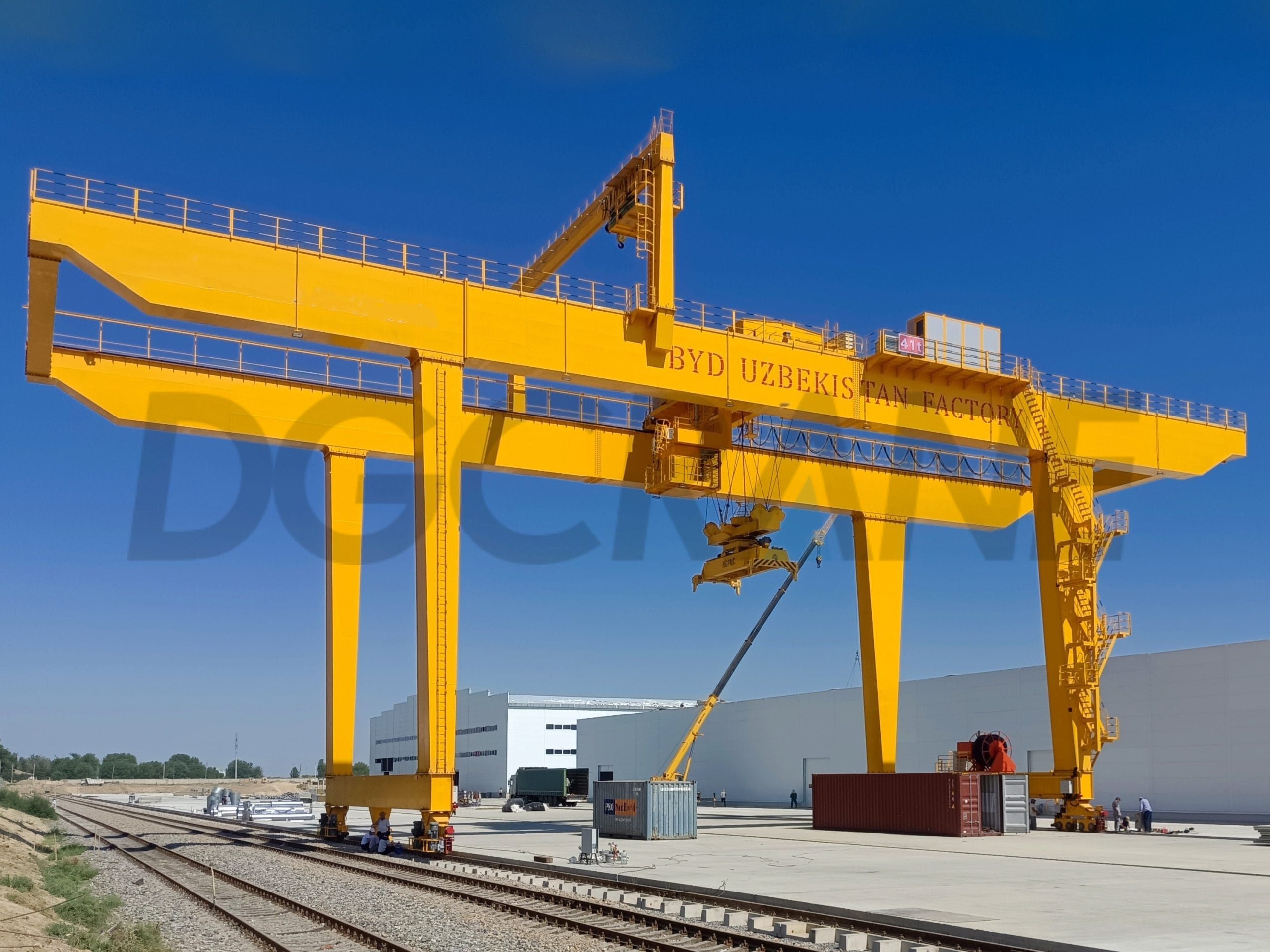 रेल माउंटेड कंटेनर गैन्ट्री क्रेन 2 स्केल