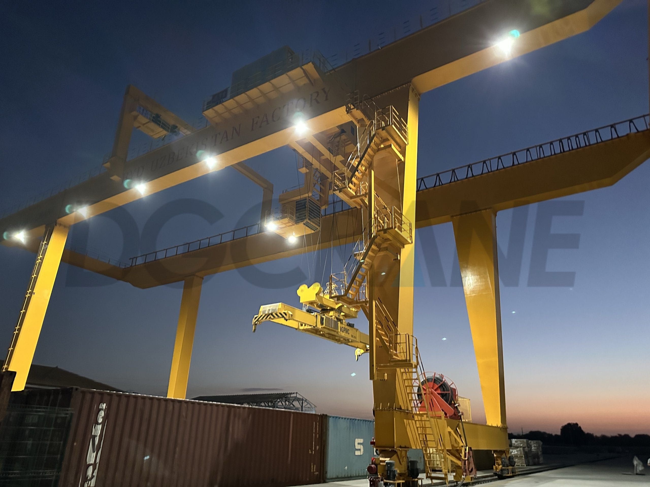 रेल माउंटेड कंटेनर गैन्ट्री क्रेन 4 स्केल