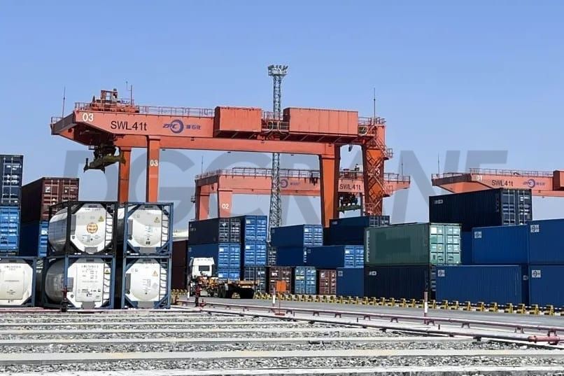 झेजियांग पेट्रोकेमिकल – स्वचालित रेल माउंटेड कंटेनर गैन्ट्री क्रेन 4
