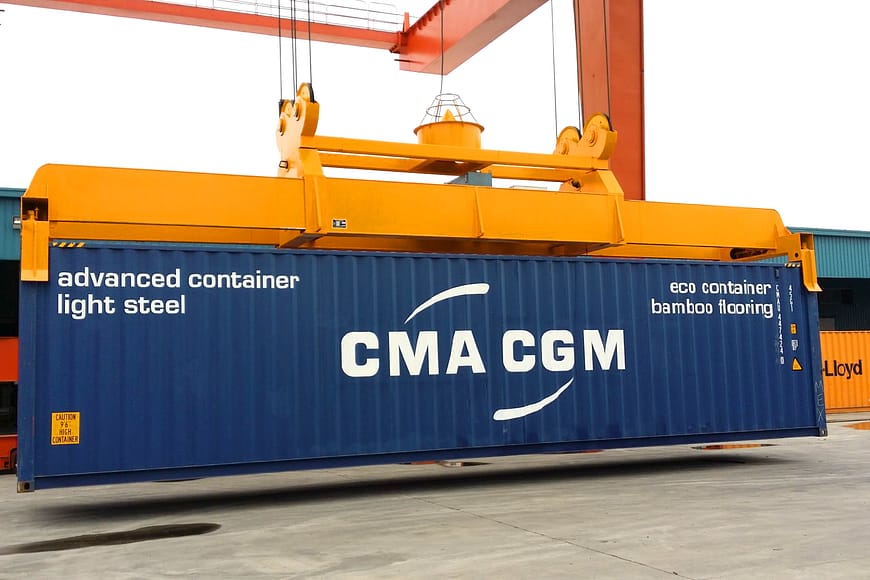 Container spreader